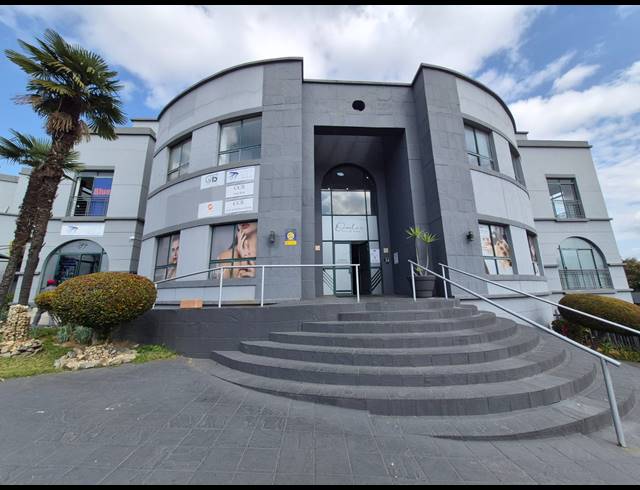 136M² OFFICE TO LET IN SUNNINGHILL